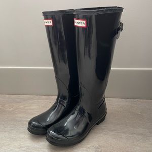 Black glossy tall Hunter rain boots